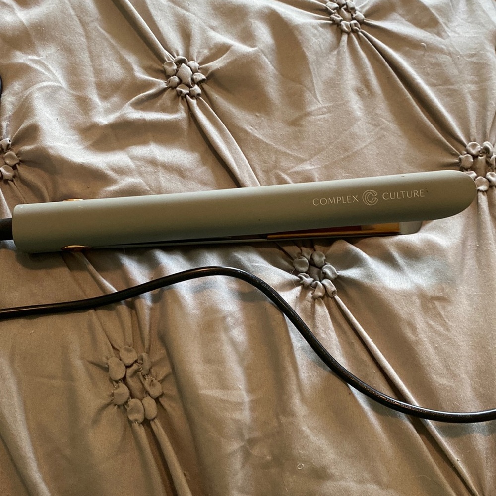 Complex culture flat iron - used once